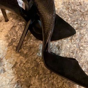 Black Steve Madden pumps